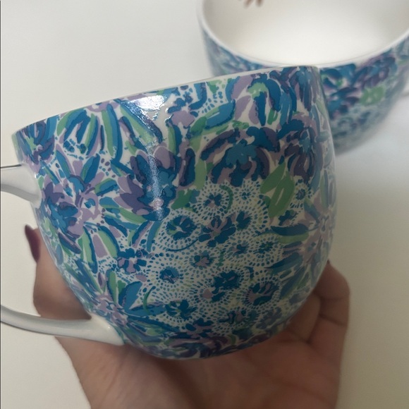 Set of 2 Lilly Pulitzer Mugs - Picture 4 of 4